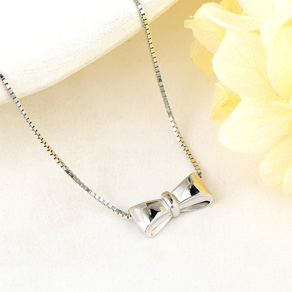 RIBBON SILVER NECKLACE