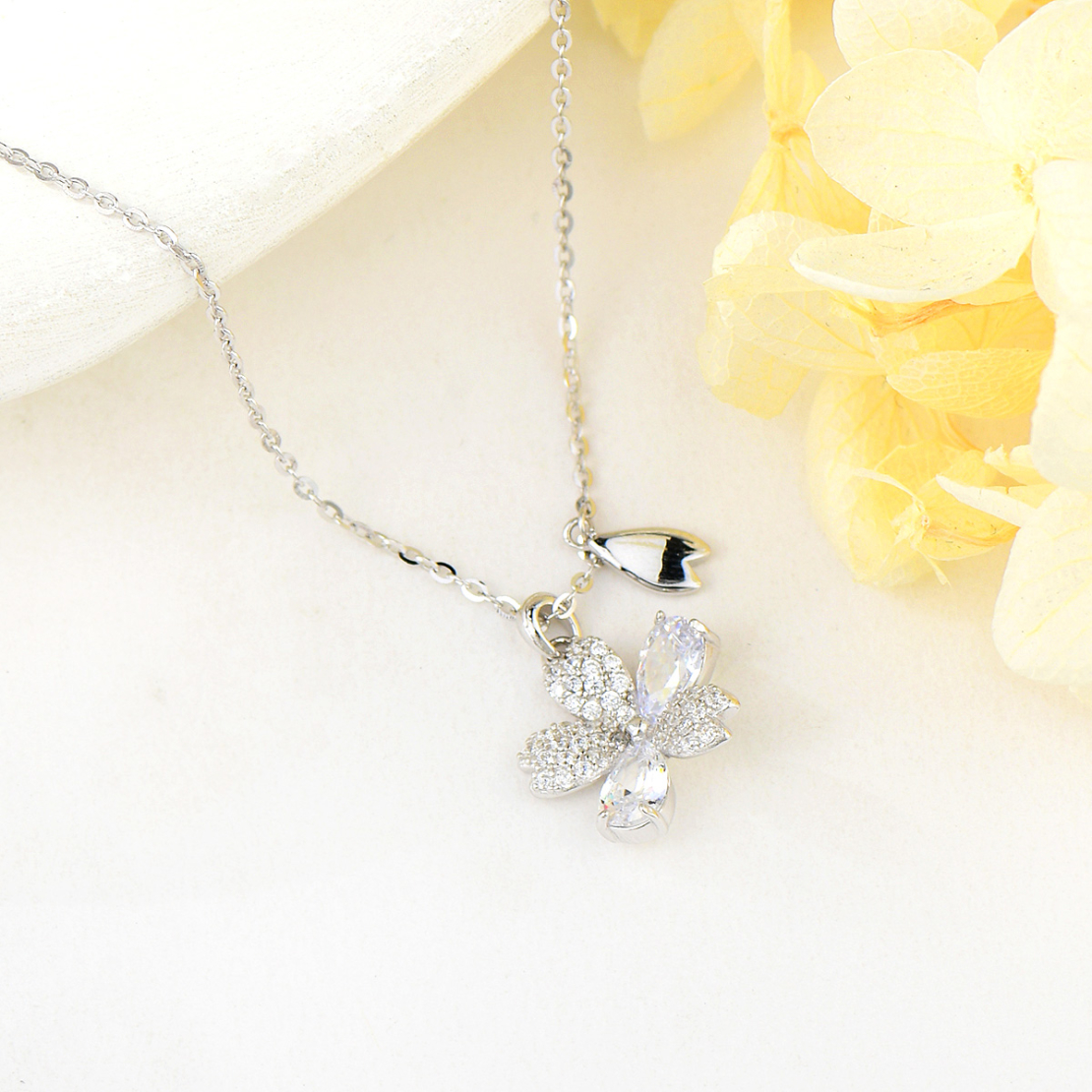 FLOWER SILVER NECKLACE