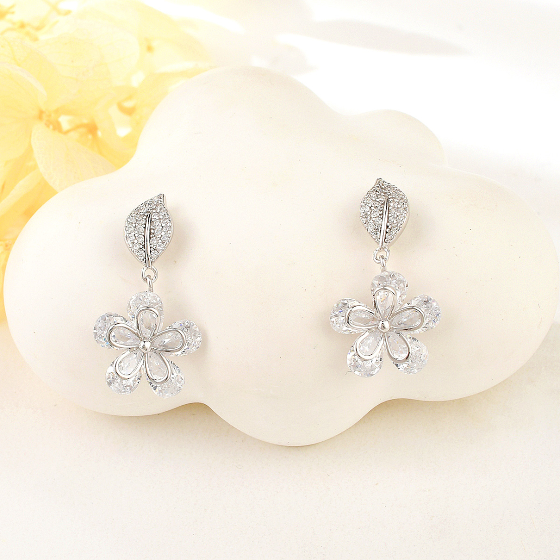 FLOWERS SILVER EARRINGS WITH RHODIUM