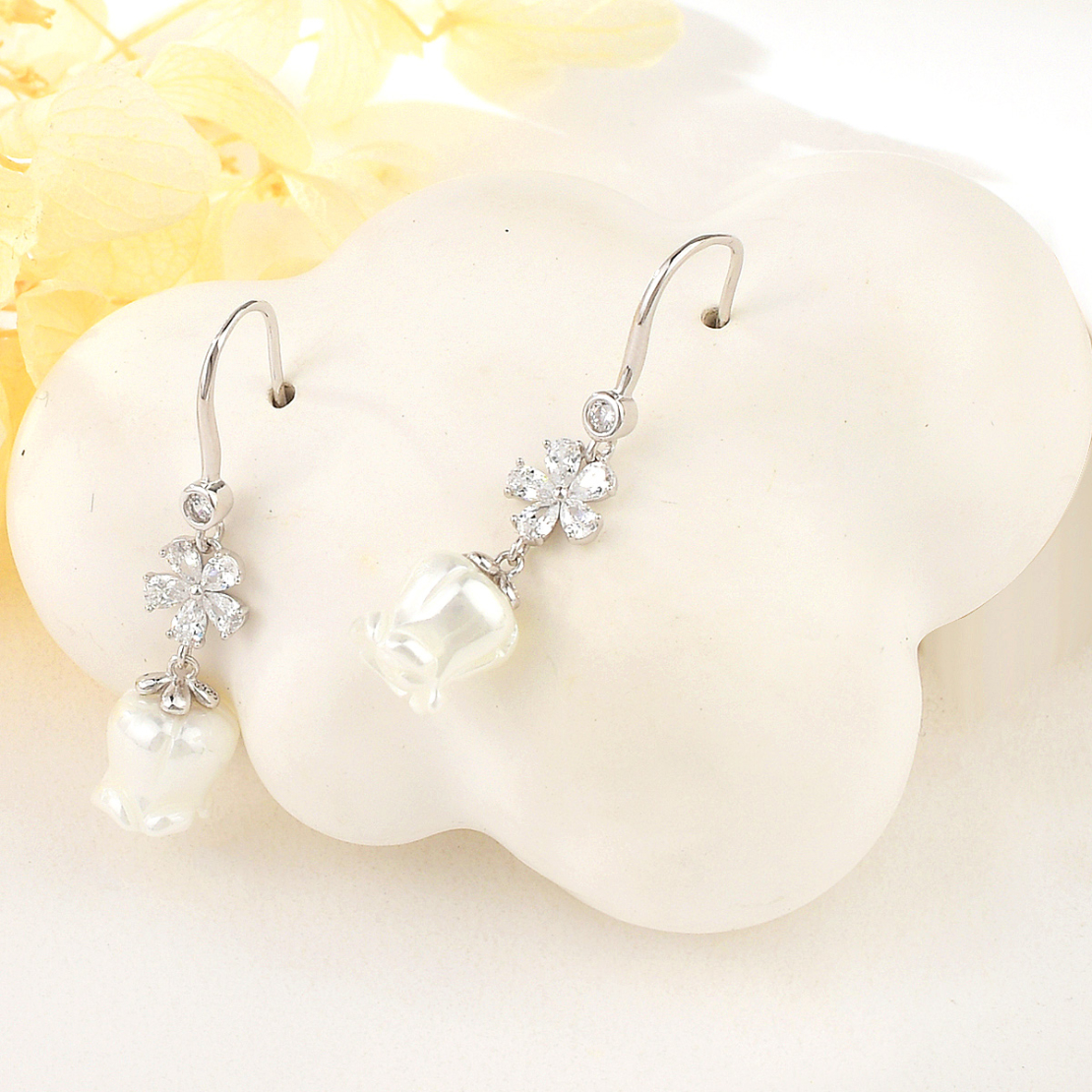 ROSE SILVER EARRINGS WITH PEARLS