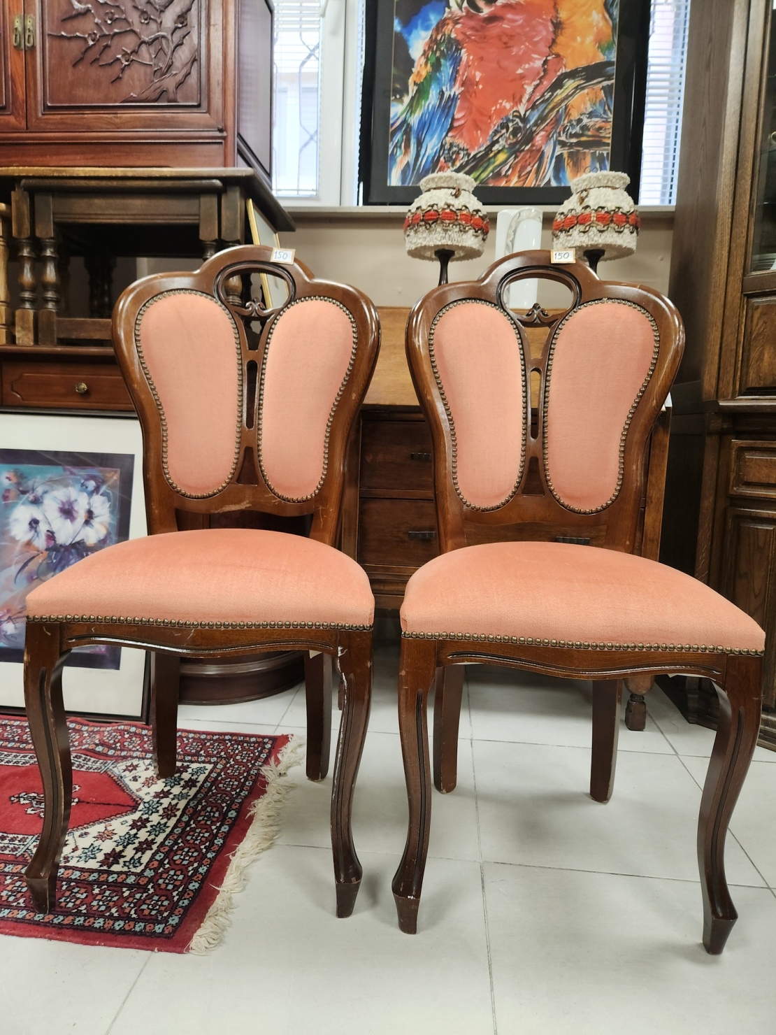 Стол Art Nouveau  в цвят праскова.