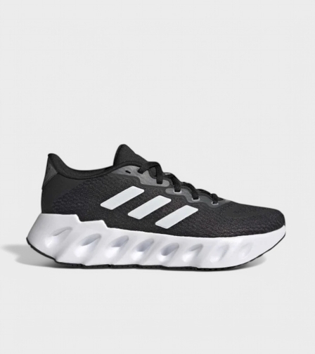 Мъжки спортни маратонки в черно и бяло Adidas Switch Run M
