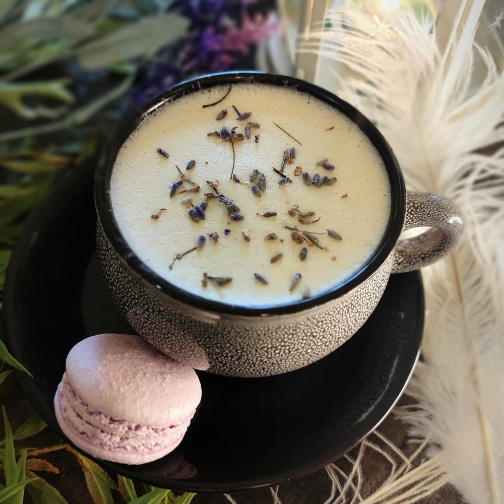 Кофейня волшебство вкуса читать. Кофемолка промышленная для кофейни рисунок. Арт кафе. Кофемолка магнитогорск кофейня. Магическое кафе.