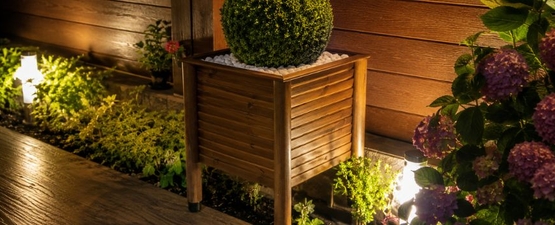 Дървени кашпи и градински аксесоари | Linea Garden