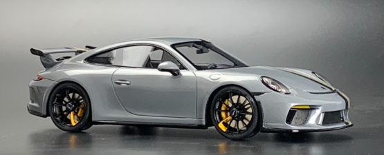 Метални колички 1:24