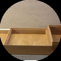 ПОДНОСИ И ТАБЛИ ЗА СЕРВИРАНЕ