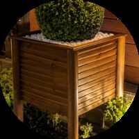 Дървени кашпи и градински аксесоари | Linea Garden